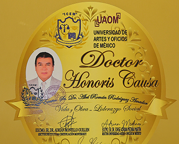Foto Abel Román Amador recibe Doctorado Honoris Causa por su legado artístico y cultural