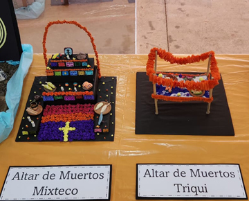 Foto Presentan alumnos riqueza de tradiciones indígenas en maquetas por Día de Muertos