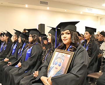 Foto Sigamos adelante con orgullo, determinación y certeza: egresada de Unison Navojoa 