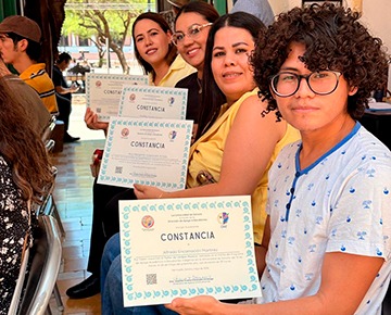 Foto Entrega PAAEI Unison 32 constancias a participantes en talleres de lenguas indígenas