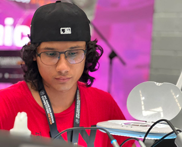 Foto Gana estudiante de Unison etapa regional del Hand Soldering Competition 
