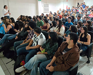 Foto Estudiantes de Ciencias de la Comunicación participan en charla sobre IA
