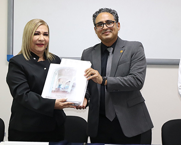 Foto Rinde protesta Leticia María González Velásquez como jefa del DCEA en Unison Navojoa