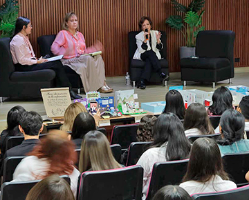 Foto Acercan a estudiantes de Enfermería a la historia de su profesión