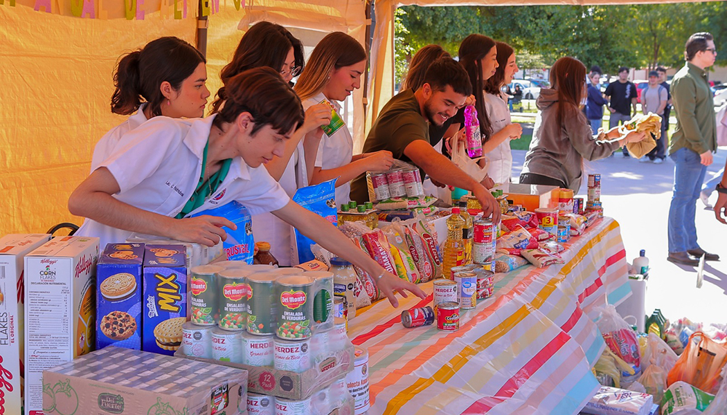 Foto Estudiantes de Ciencias Nutricionales siembran esperanza con colecta de alimentos