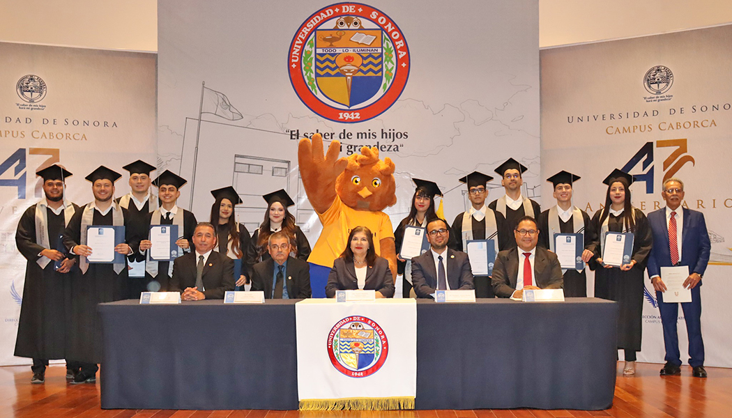 Foto Campus Caborca entrega cartas de pasante a egresados de licenciatura