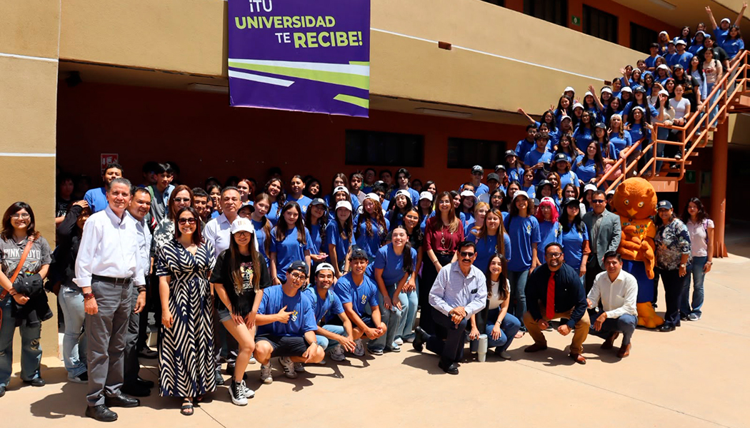 Foto Recibe rectora a nuevos búhos del campus Nogales 