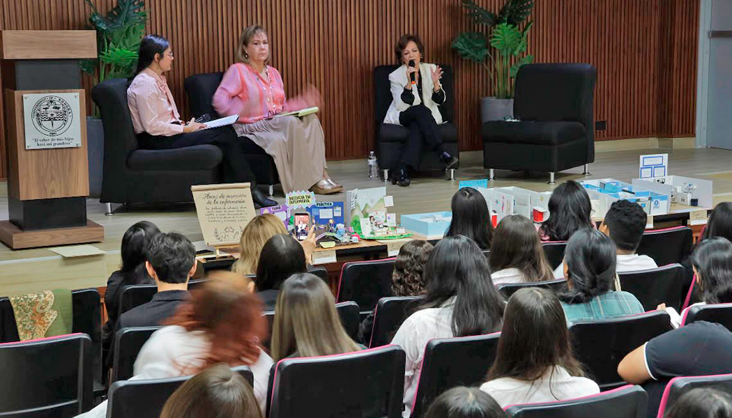 Foto Acercan a estudiantes de Enfermería a la historia de su profesión