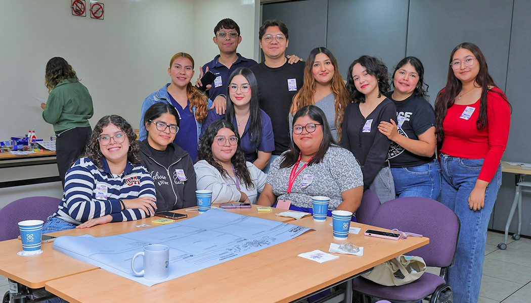 Foto Participan estudiantes Unison en hackatón para crear materiales con perspectiva de género